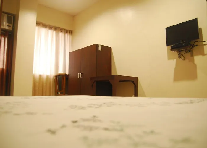 Centro Mactan Inn *
